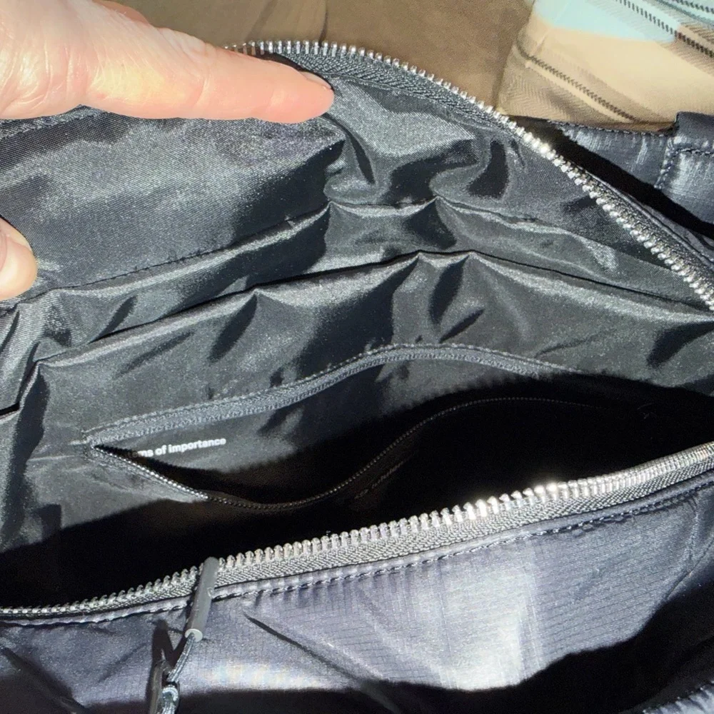 lululemon athletica Quilted Grid Tote in black - Picture 5 of 8